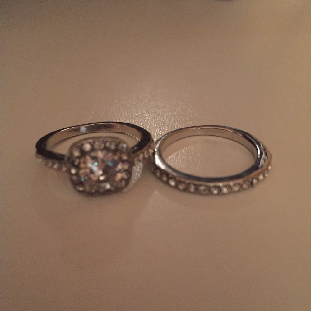 Halo square ring with matching band